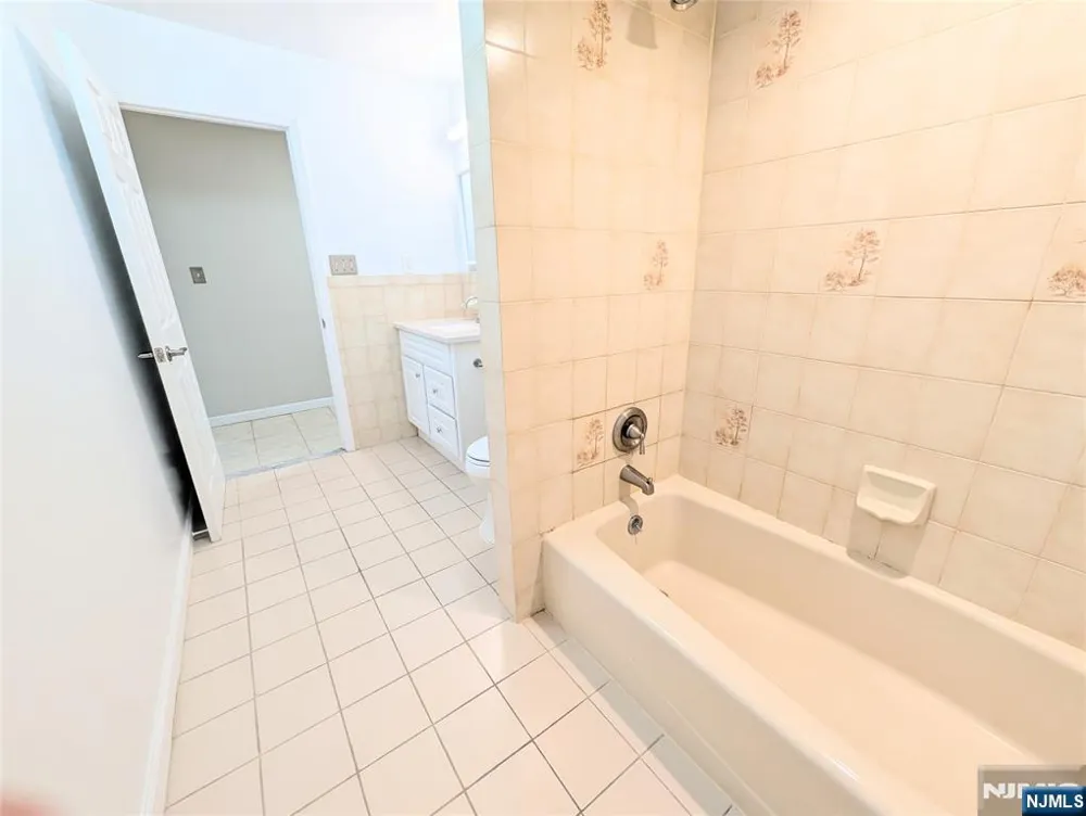 515 Broad Avenue 2ND Palisades Park, NJ 07650