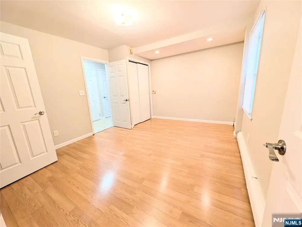 515 Broad Avenue 2ND Palisades Park, NJ 07650