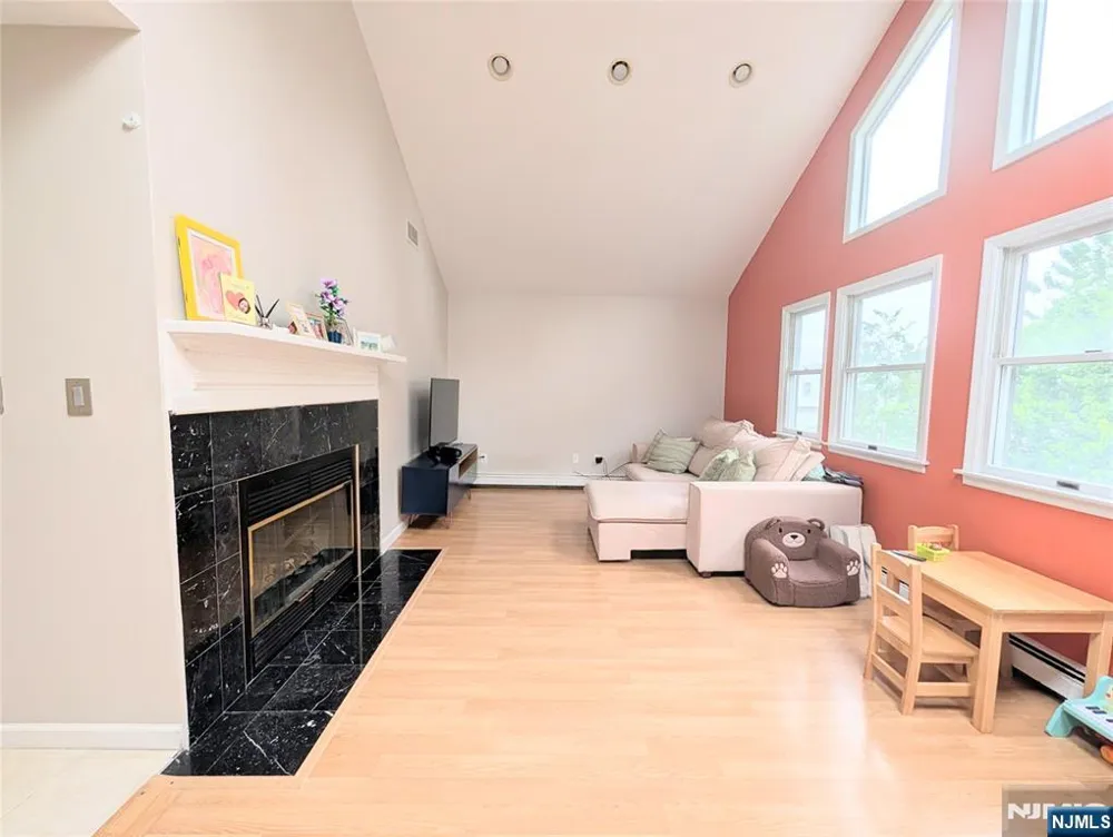 515 Broad Avenue 2ND Palisades Park, NJ 07650