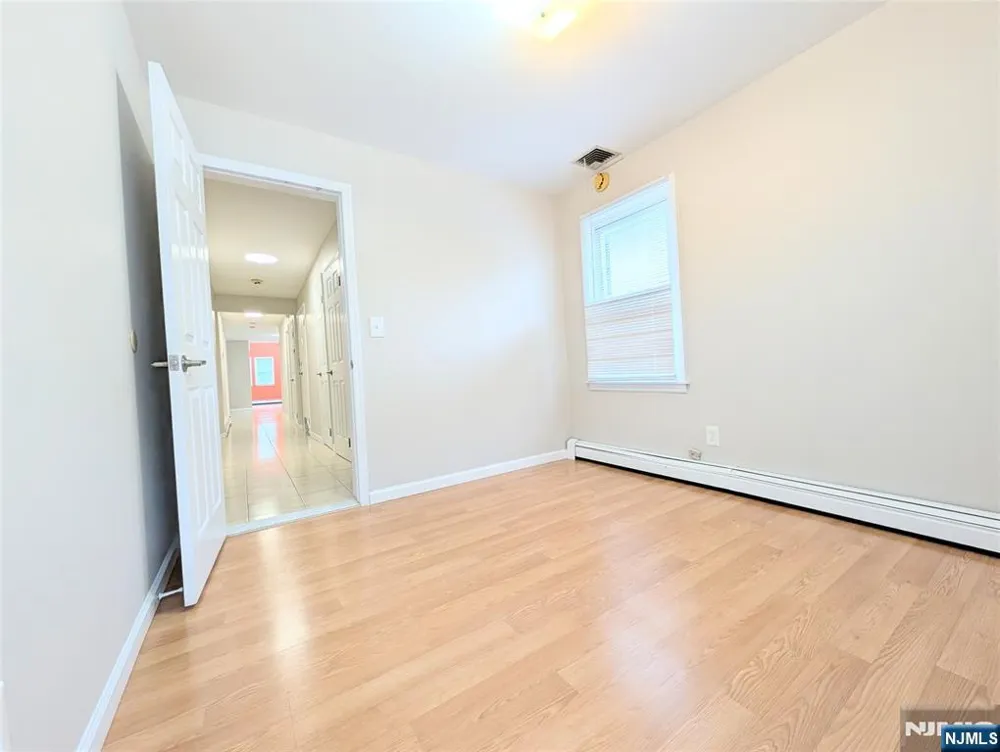515 Broad Avenue 2ND Palisades Park, NJ 07650