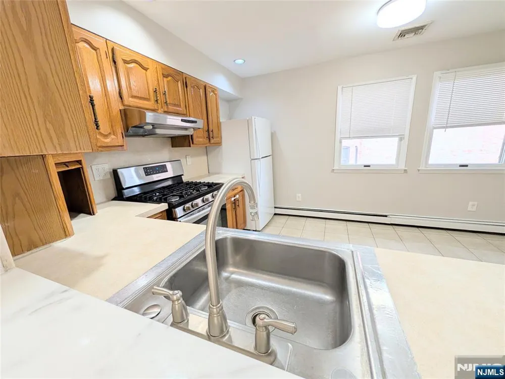 515 Broad Avenue 2ND Palisades Park, NJ 07650