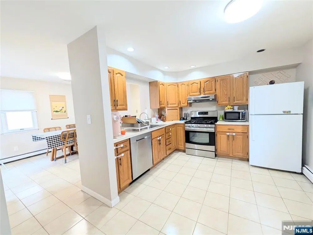 515 Broad Avenue 2ND Palisades Park, NJ 07650