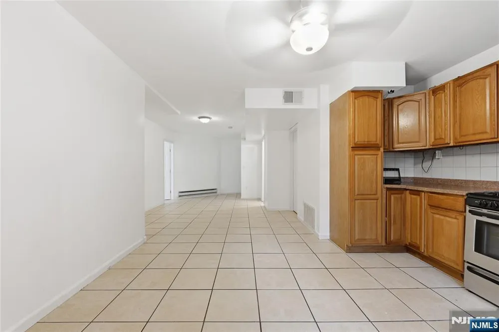 126-128 N 9th Ground Paterson, NJ 07522