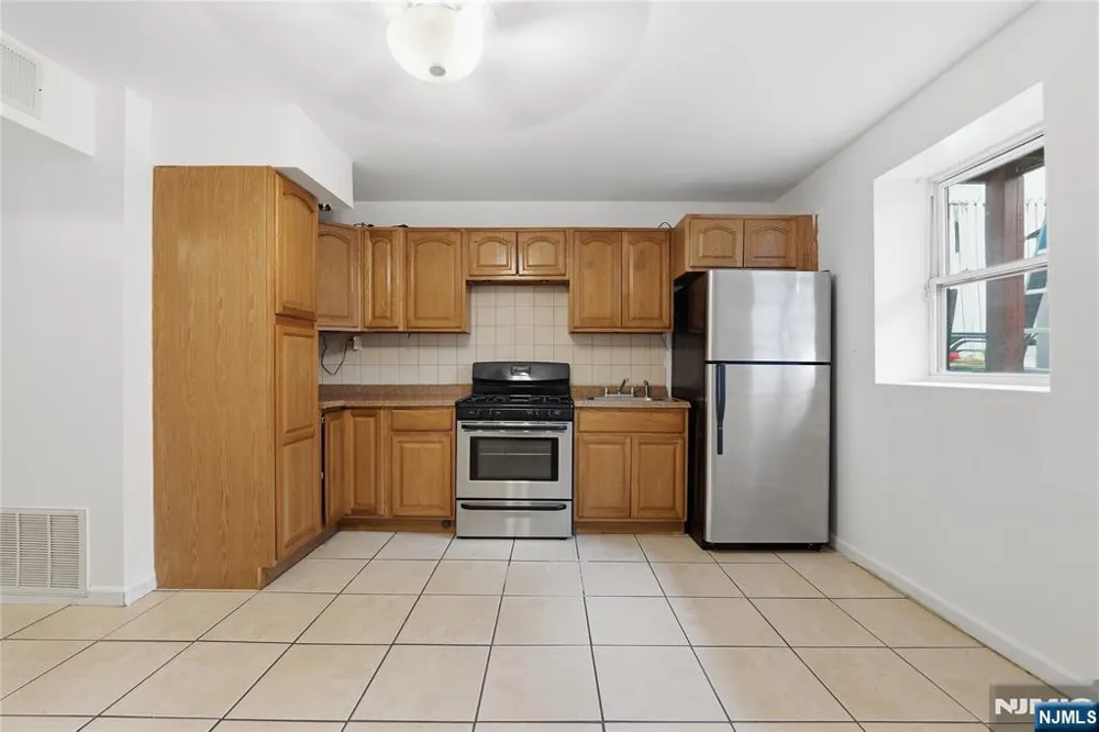 126-128 N 9th Ground Paterson, NJ 07522