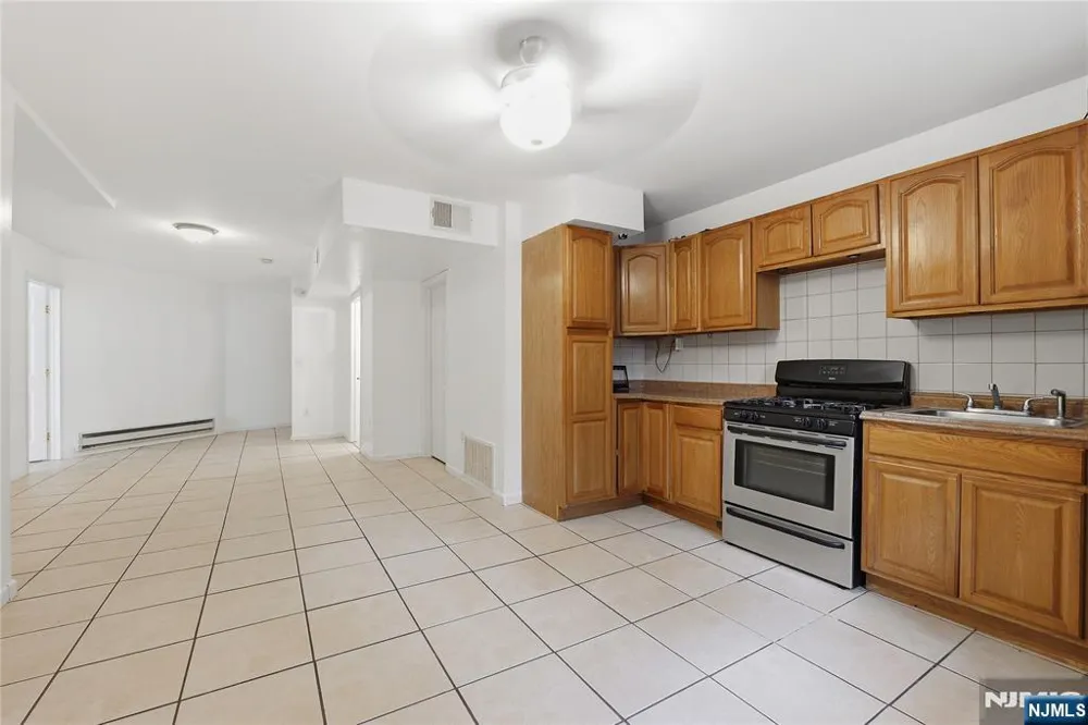 126-128 N 9th Ground Paterson, NJ 07522