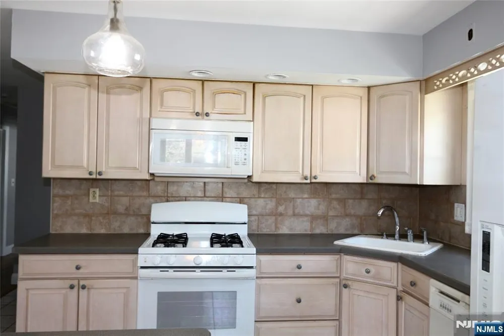 340 Fenlon Boulevard Clifton, NJ 07014