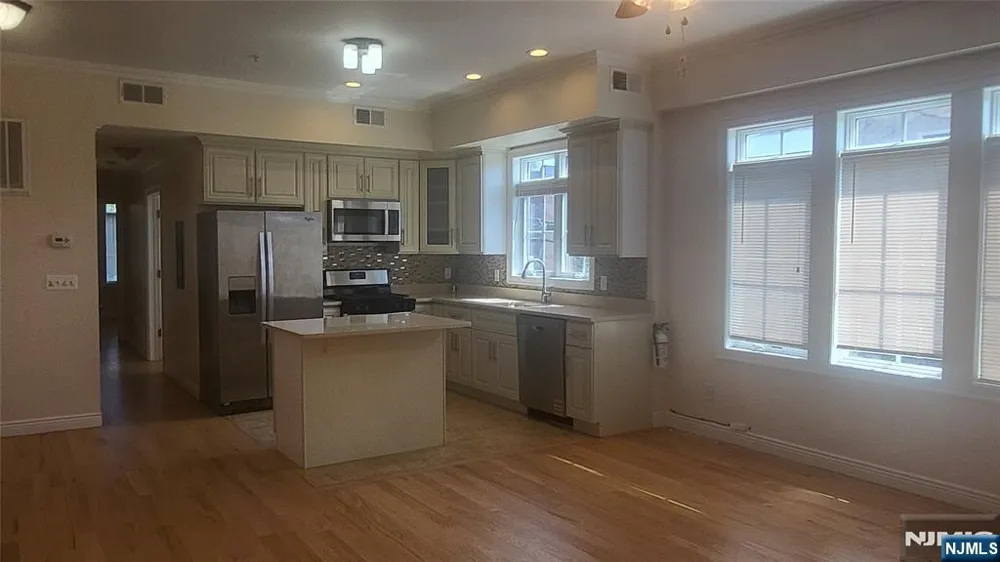 21 Grove Street 1B Tenafly, NJ 07670
