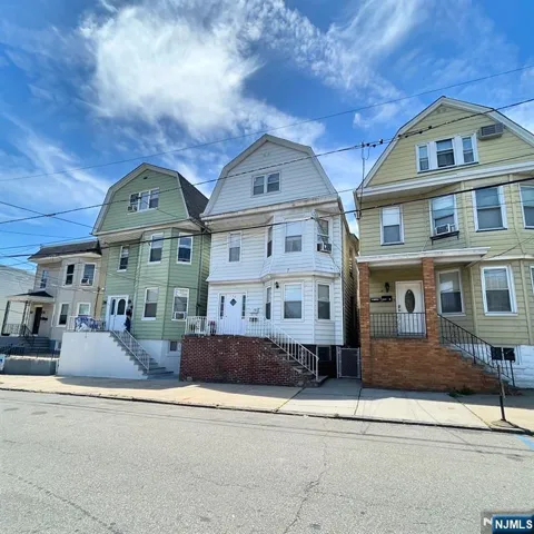 138 Hoyt Street 1