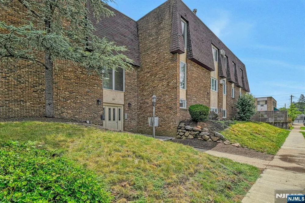 31 Home Place 1 Bergenfield, NJ 07621