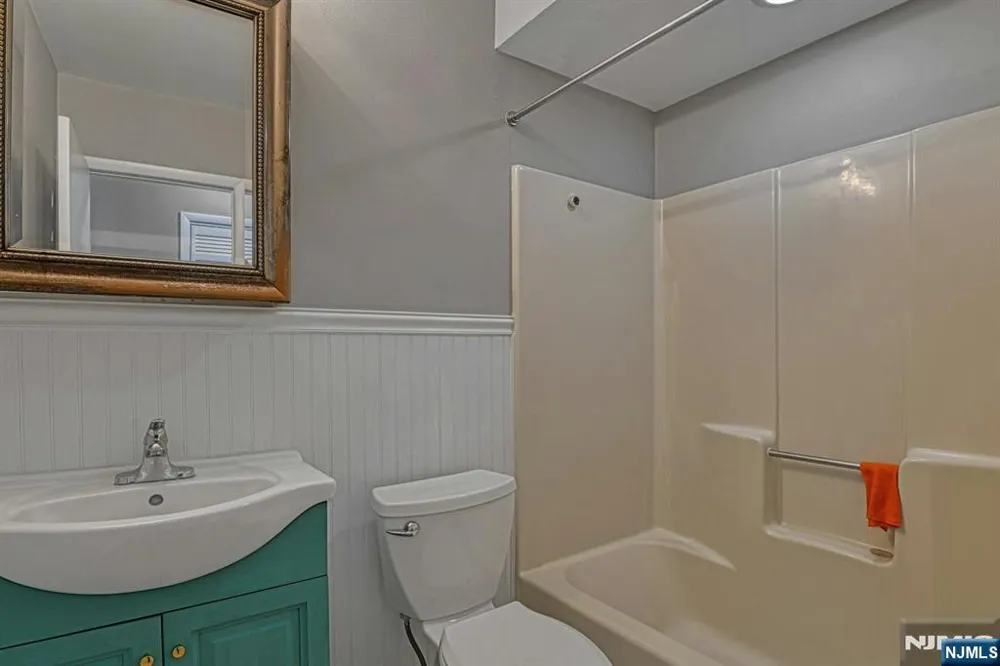 31 Home Place 1 Bergenfield, NJ 07621