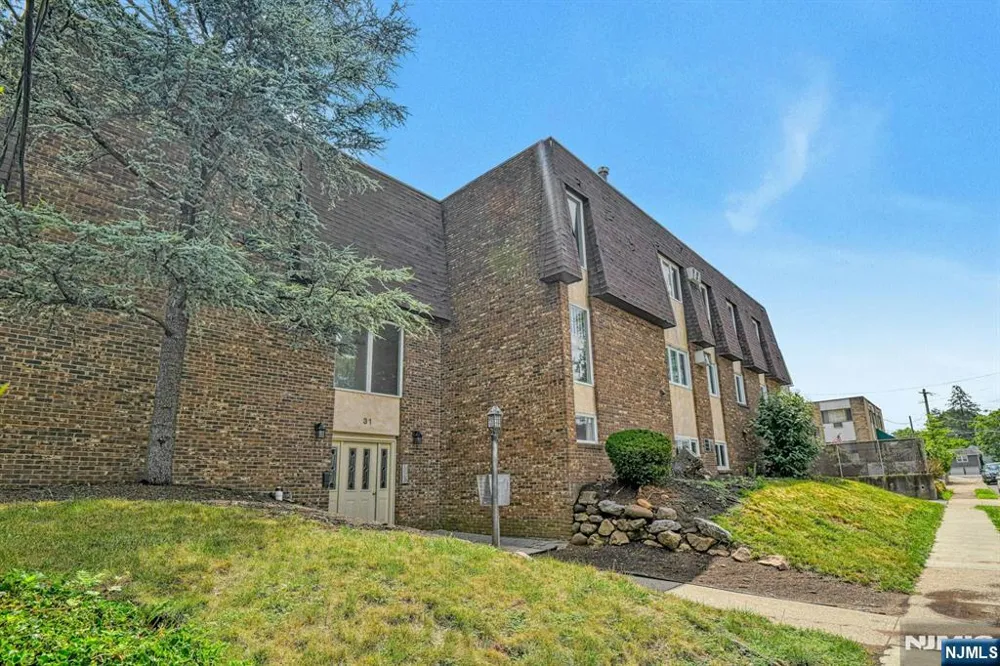 31 Home Place 1 Bergenfield, NJ 07621