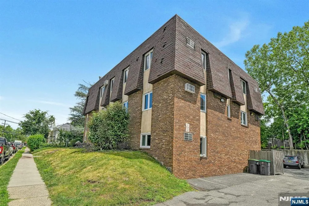 31 Home Place 1 Bergenfield, NJ 07621