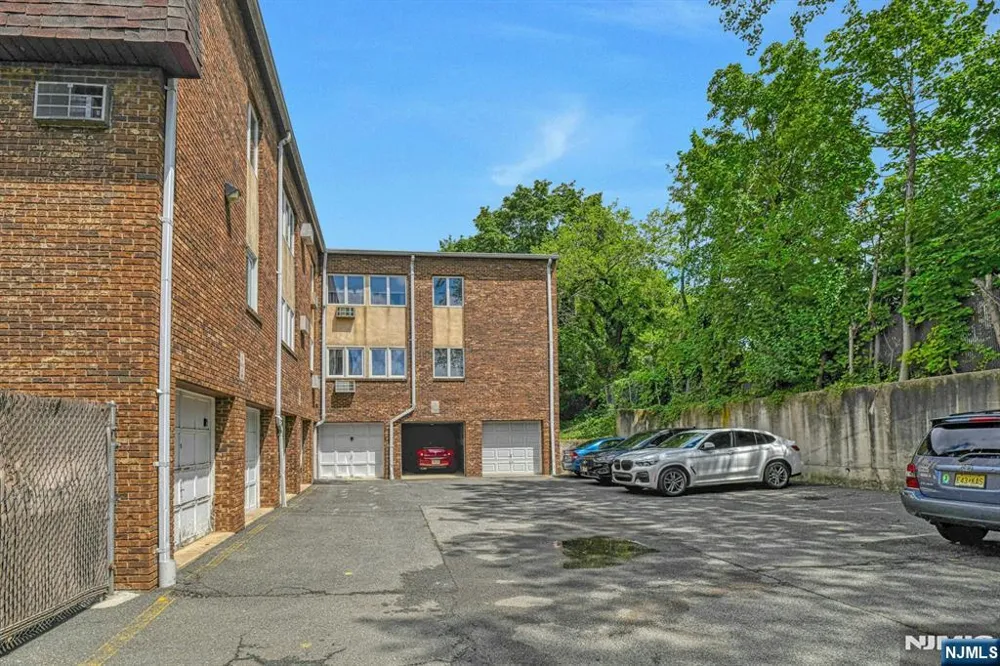 31 Home Place 1 Bergenfield, NJ 07621