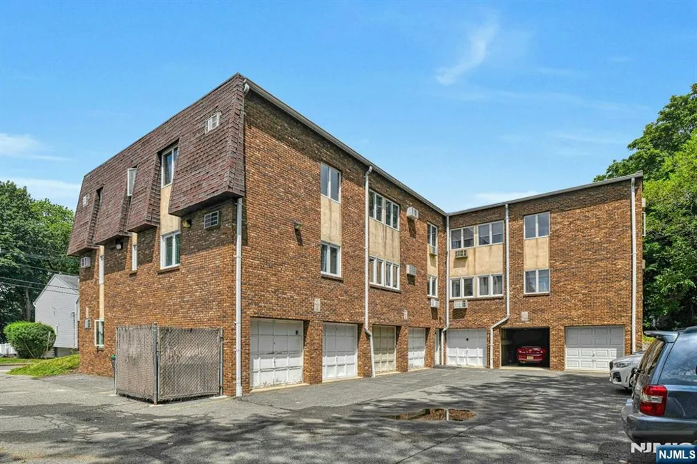 31 Home Place 1 Bergenfield, NJ 07621