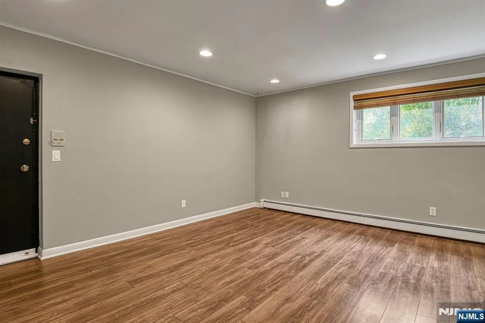 31 Home Place 1 Bergenfield, NJ 07621