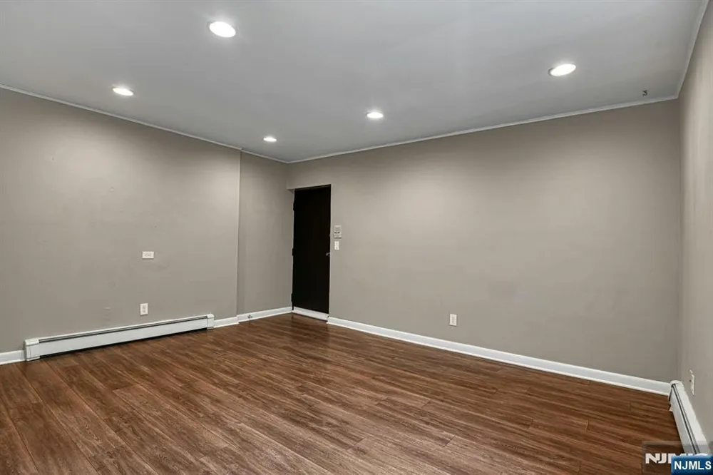 31 Home Place 1 Bergenfield, NJ 07621