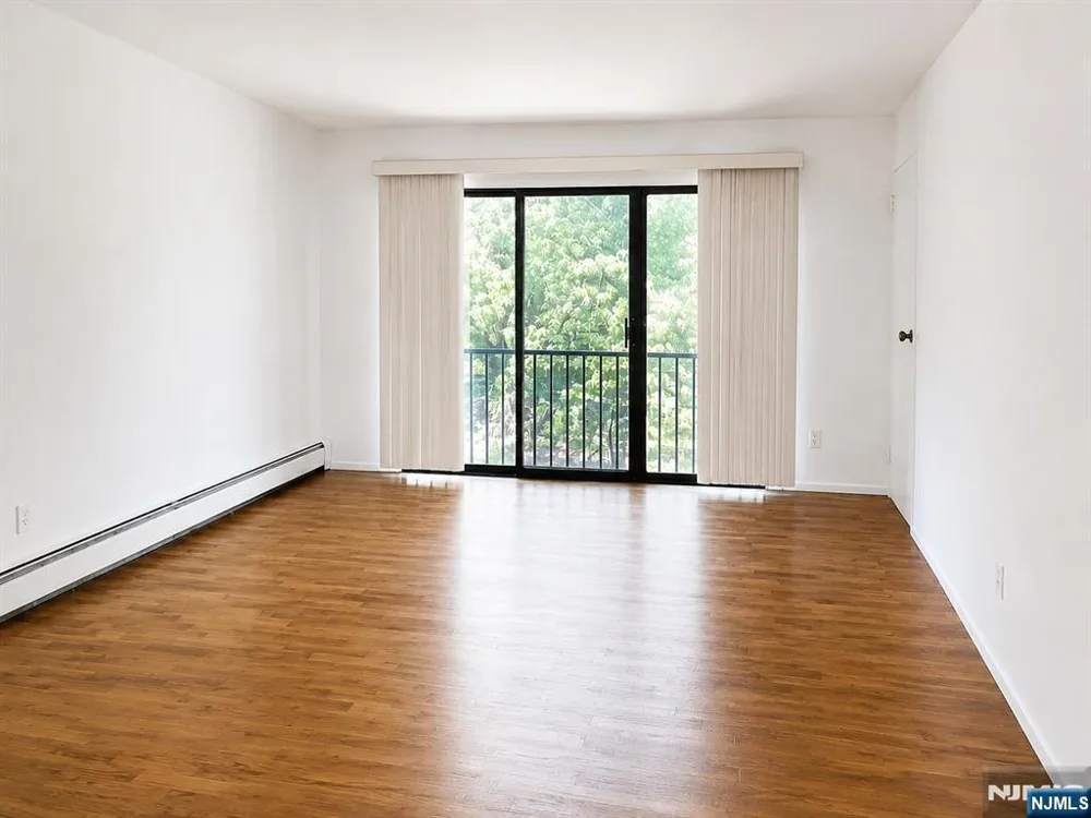 238 Collignon 2B River Vale, NJ 07675