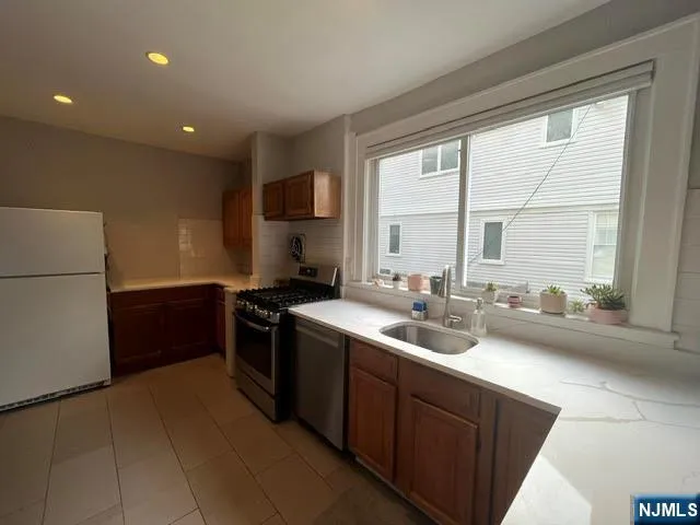 54 Oak Street Tenafly, NJ 07670