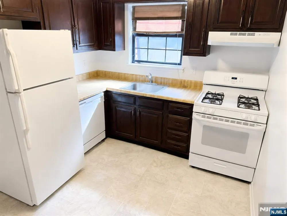 244 Collignon 5B River Vale, NJ 07675