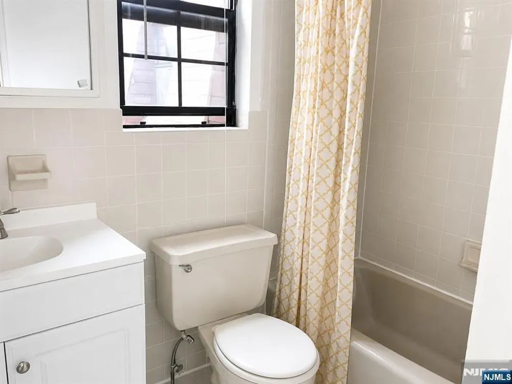 244 Collignon 5B River Vale, NJ 07675