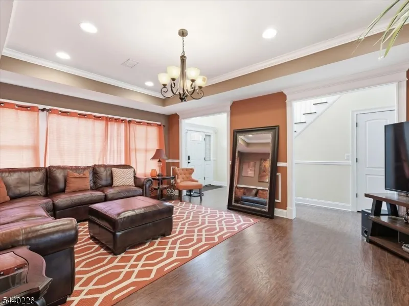 911 Worth Ave Linden City, NJ 07036