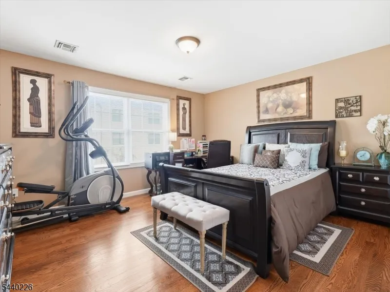 911 Worth Ave Linden City, NJ 07036