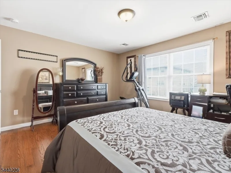 911 Worth Ave Linden City, NJ 07036