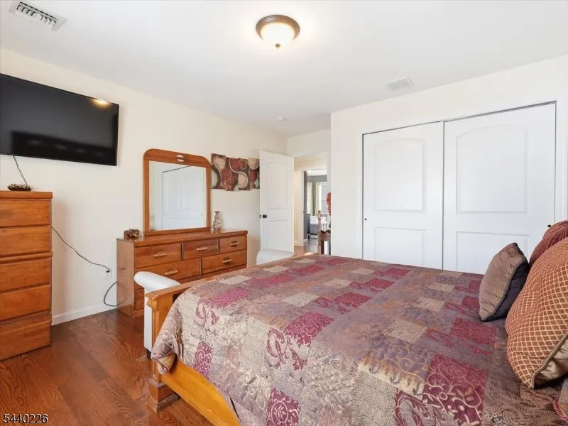 911 Worth Ave Linden City, NJ 07036