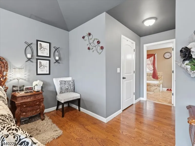 911 Worth Ave Linden City, NJ 07036