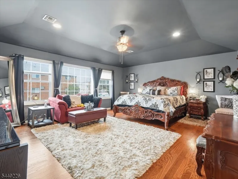 911 Worth Ave Linden City, NJ 07036