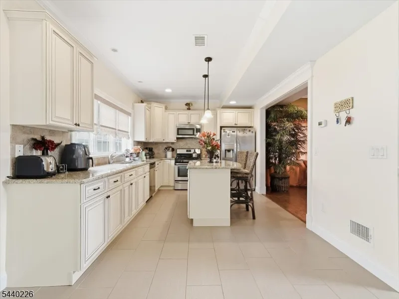 911 Worth Ave Linden City, NJ 07036
