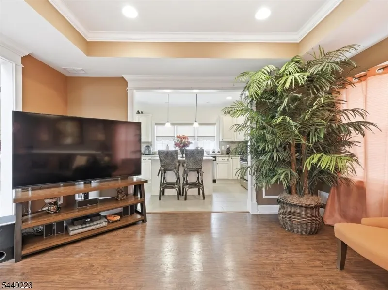 911 Worth Ave Linden City, NJ 07036