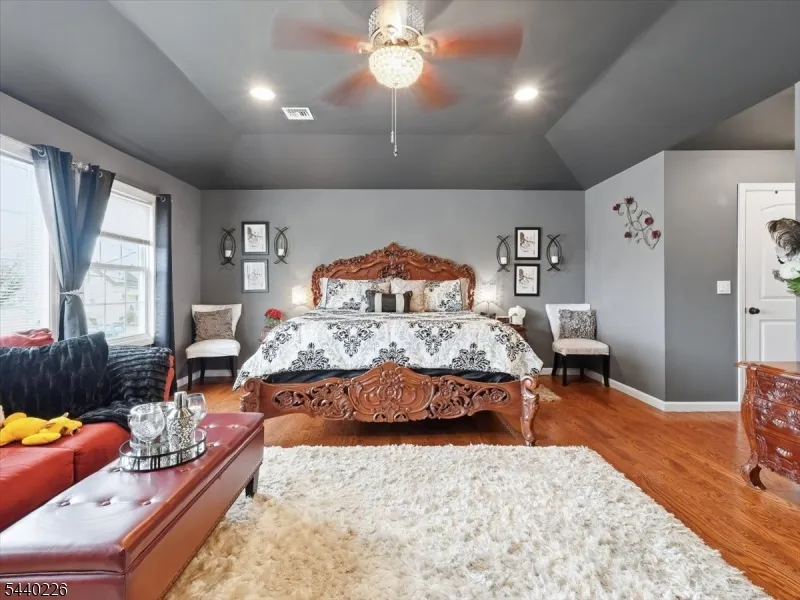 911 Worth Ave Linden City, NJ 07036