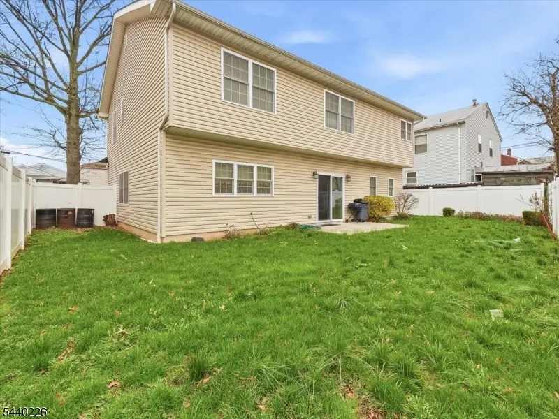 911 Worth Ave Linden City, NJ 07036