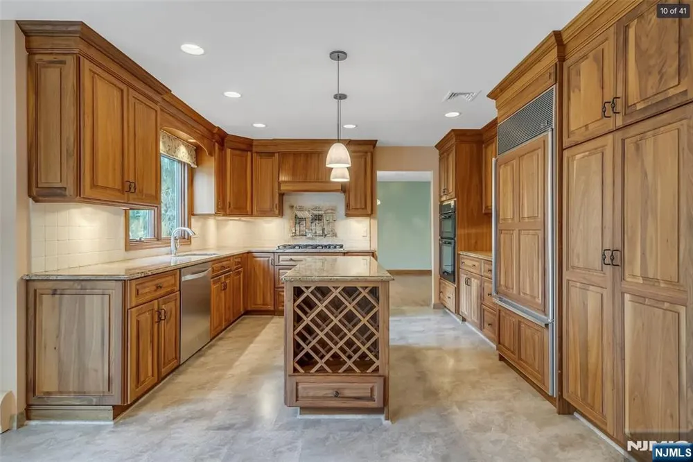 88 Van Blarcom Lane Wyckoff, NJ 07481