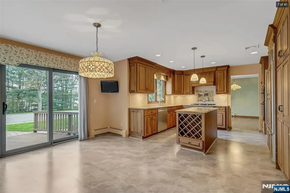 88 Van Blarcom Lane Wyckoff, NJ 07481