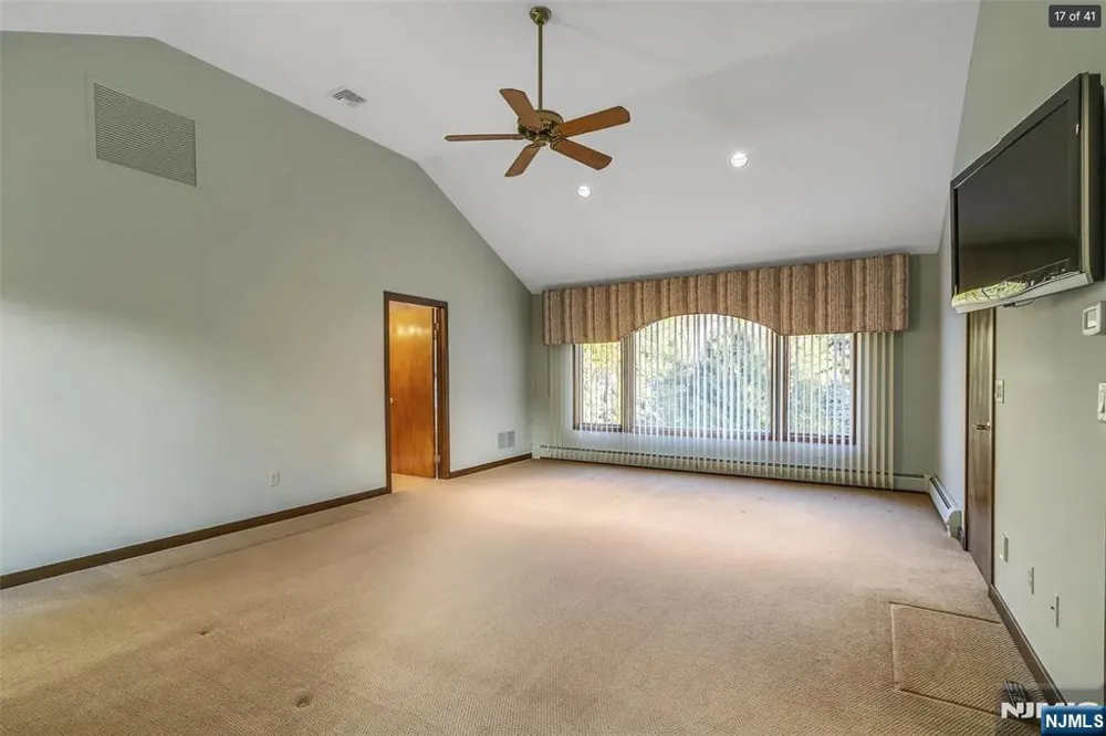88 Van Blarcom Lane Wyckoff, NJ 07481