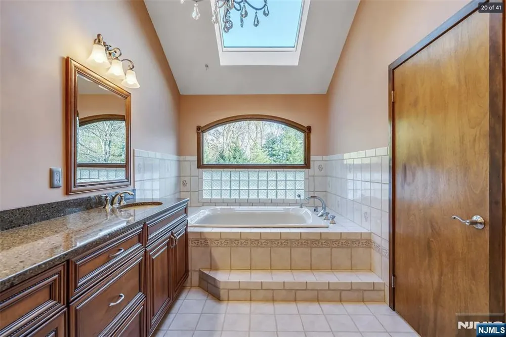 88 Van Blarcom Lane Wyckoff, NJ 07481