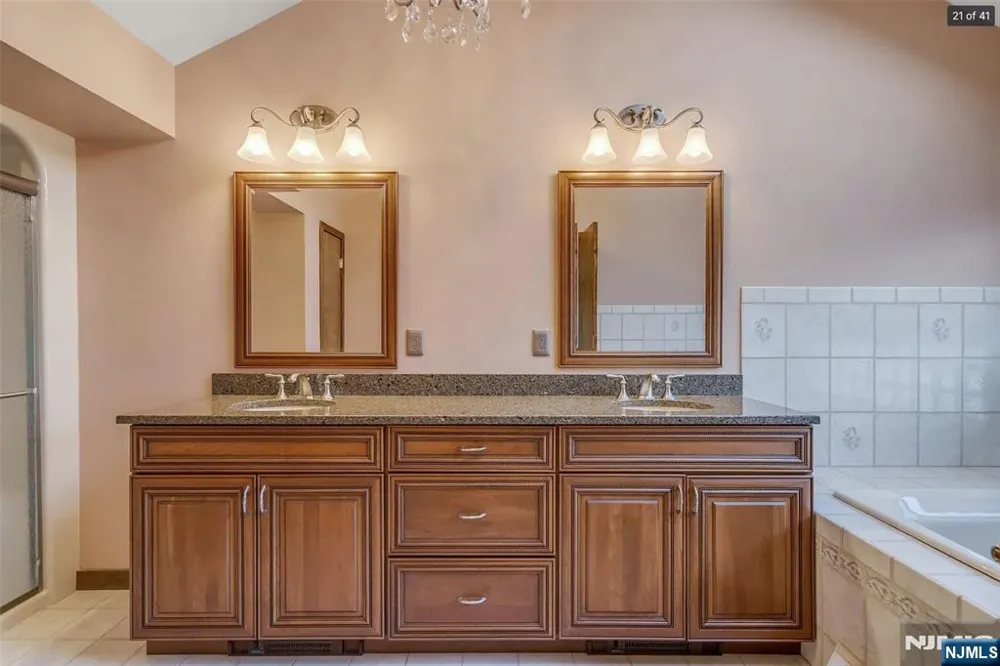 88 Van Blarcom Lane Wyckoff, NJ 07481