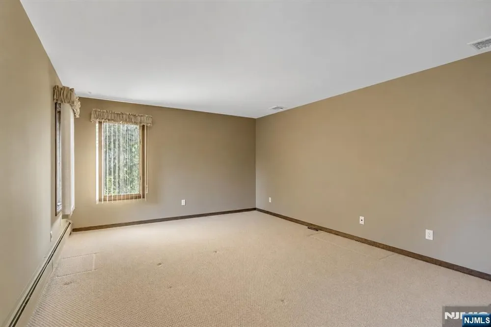88 Van Blarcom Lane Wyckoff, NJ 07481