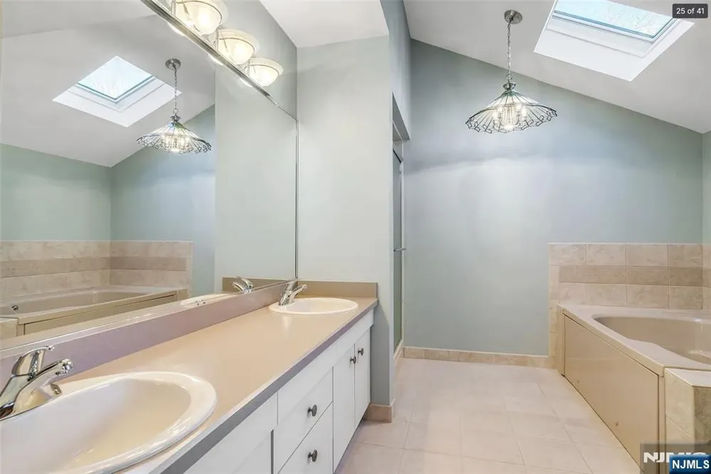 88 Van Blarcom Lane Wyckoff, NJ 07481