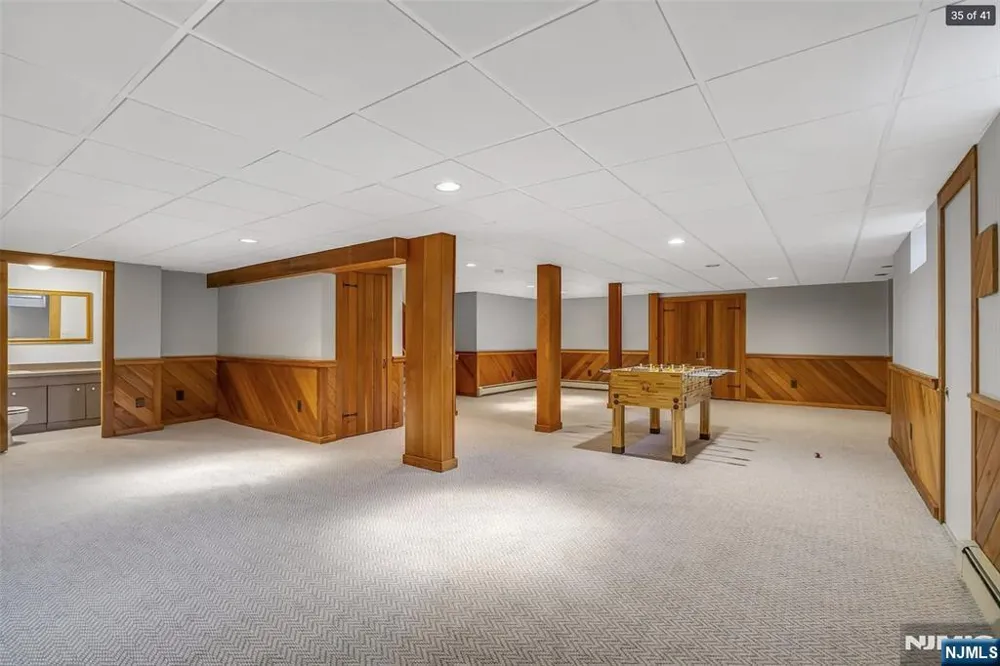 88 Van Blarcom Lane Wyckoff, NJ 07481