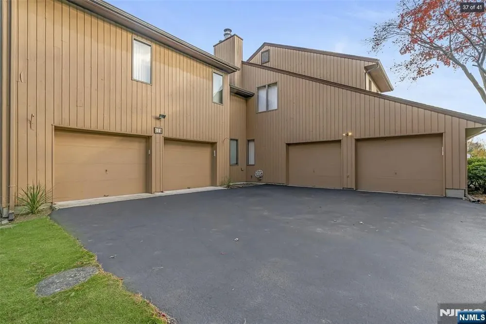 88 Van Blarcom Lane Wyckoff, NJ 07481