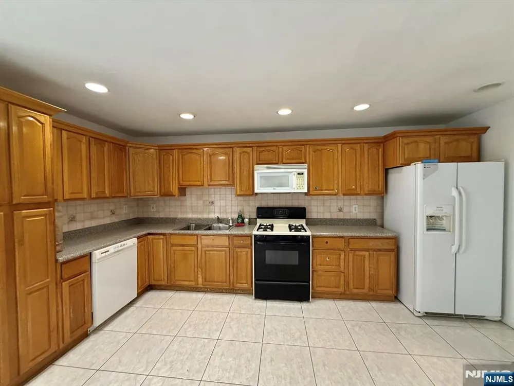 525 Harrison Avenue 2F Harrison, NJ 07029
