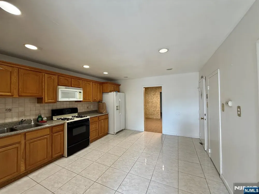 525 Harrison Avenue 2F Harrison, NJ 07029