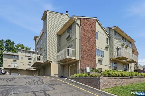 1 Coles Avenue 1C