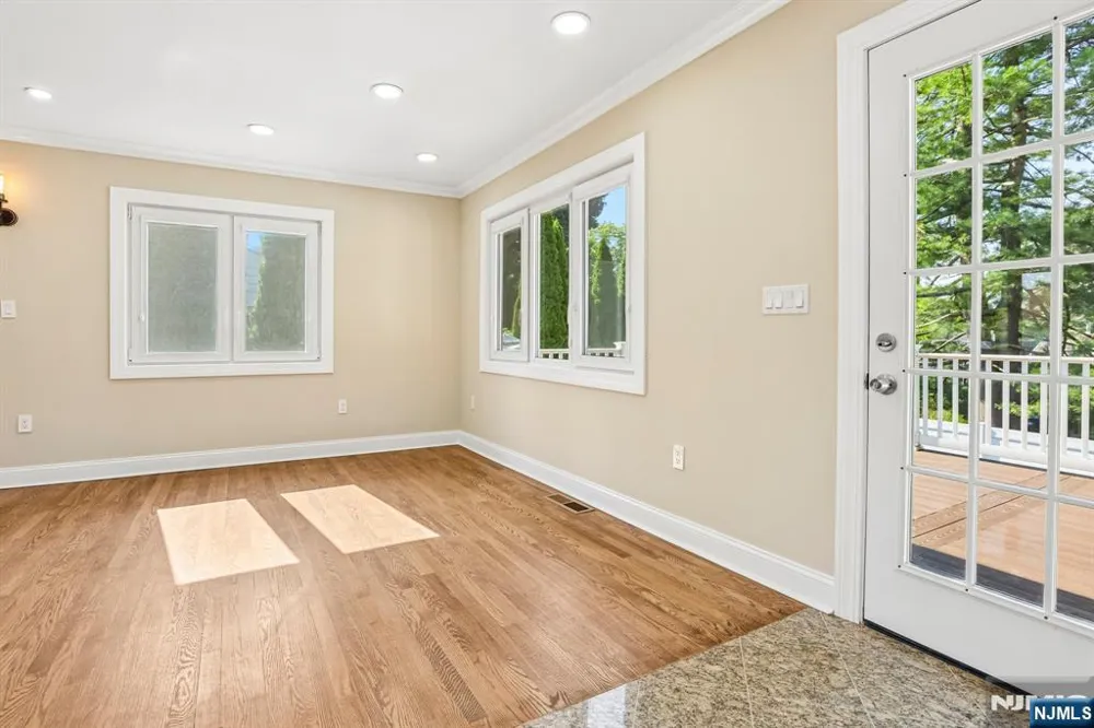 50 Lincoln Place Waldwick, NJ 07463