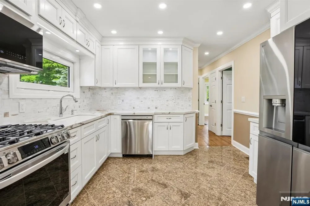 50 Lincoln Place Waldwick, NJ 07463