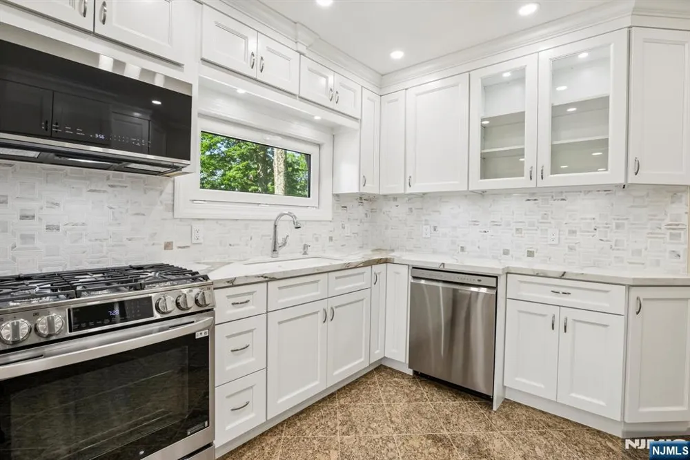 50 Lincoln Place Waldwick, NJ 07463