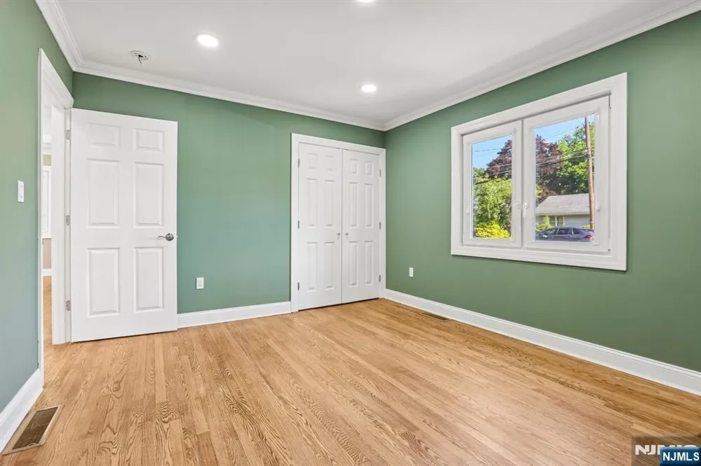 50 Lincoln Place Waldwick, NJ 07463